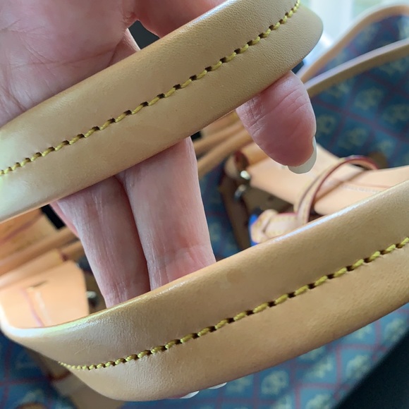 Large tote canvas with beautiful leather trims. - Picture 6 of 6